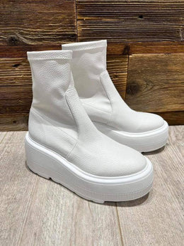 by o la la White Platform Leather Boots